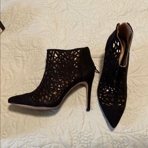 New BCBG Generation Black Suede Booties Size 8.5